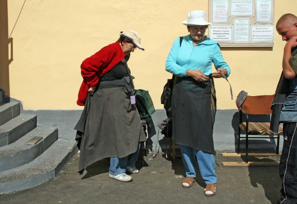 Ženy se musí při vstupu do kláštera zahalit